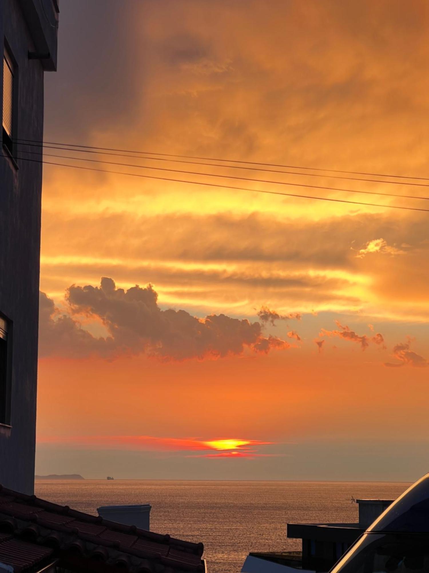 Alnes Hotel Sarandë エクステリア 写真