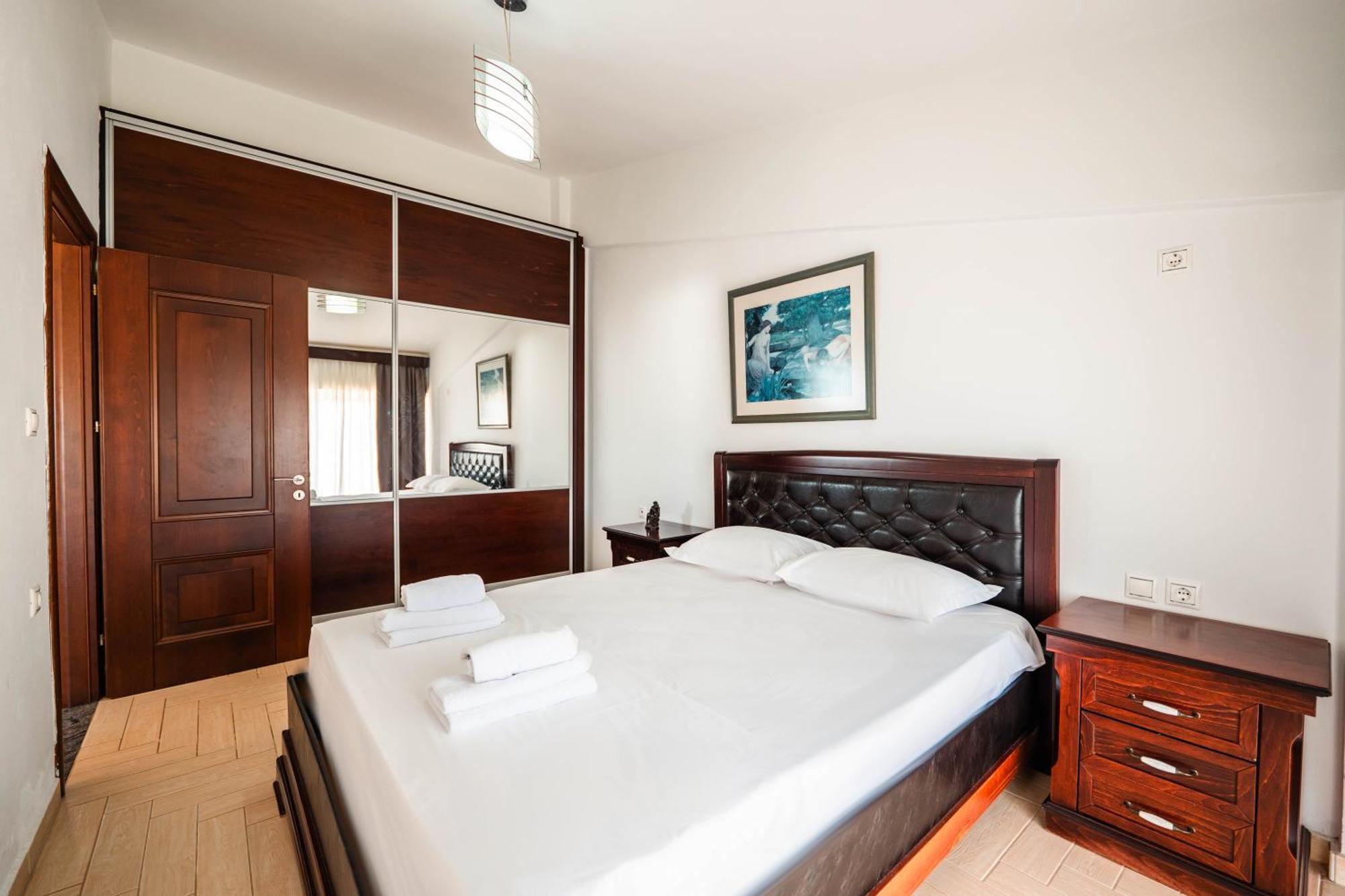 Alnes Hotel Sarandë エクステリア 写真