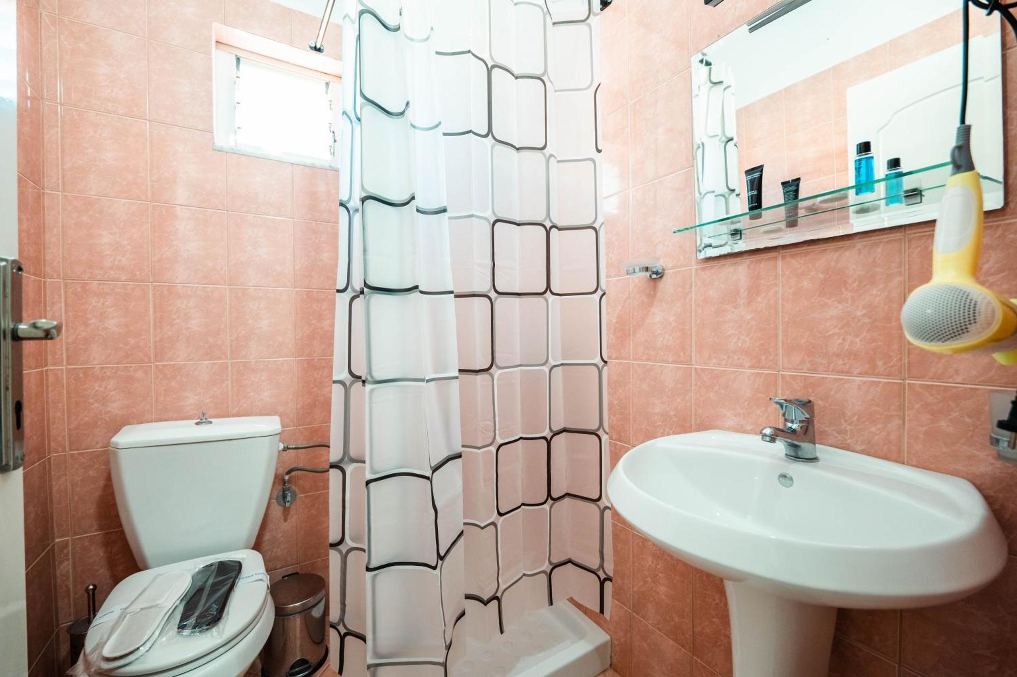 Alnes Hotel Sarandë エクステリア 写真