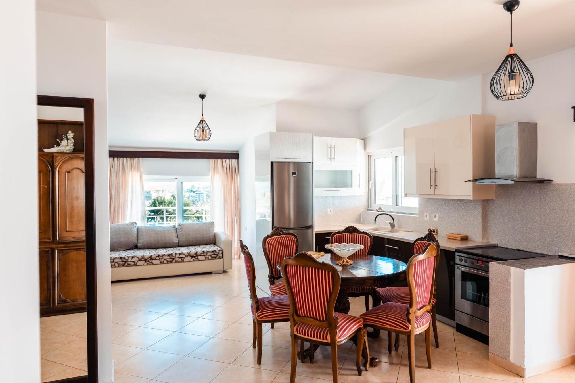Alnes Hotel Sarandë エクステリア 写真