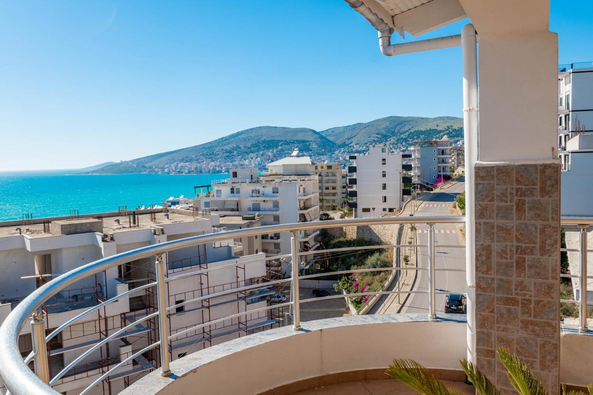 Alnes Hotel Sarandë エクステリア 写真