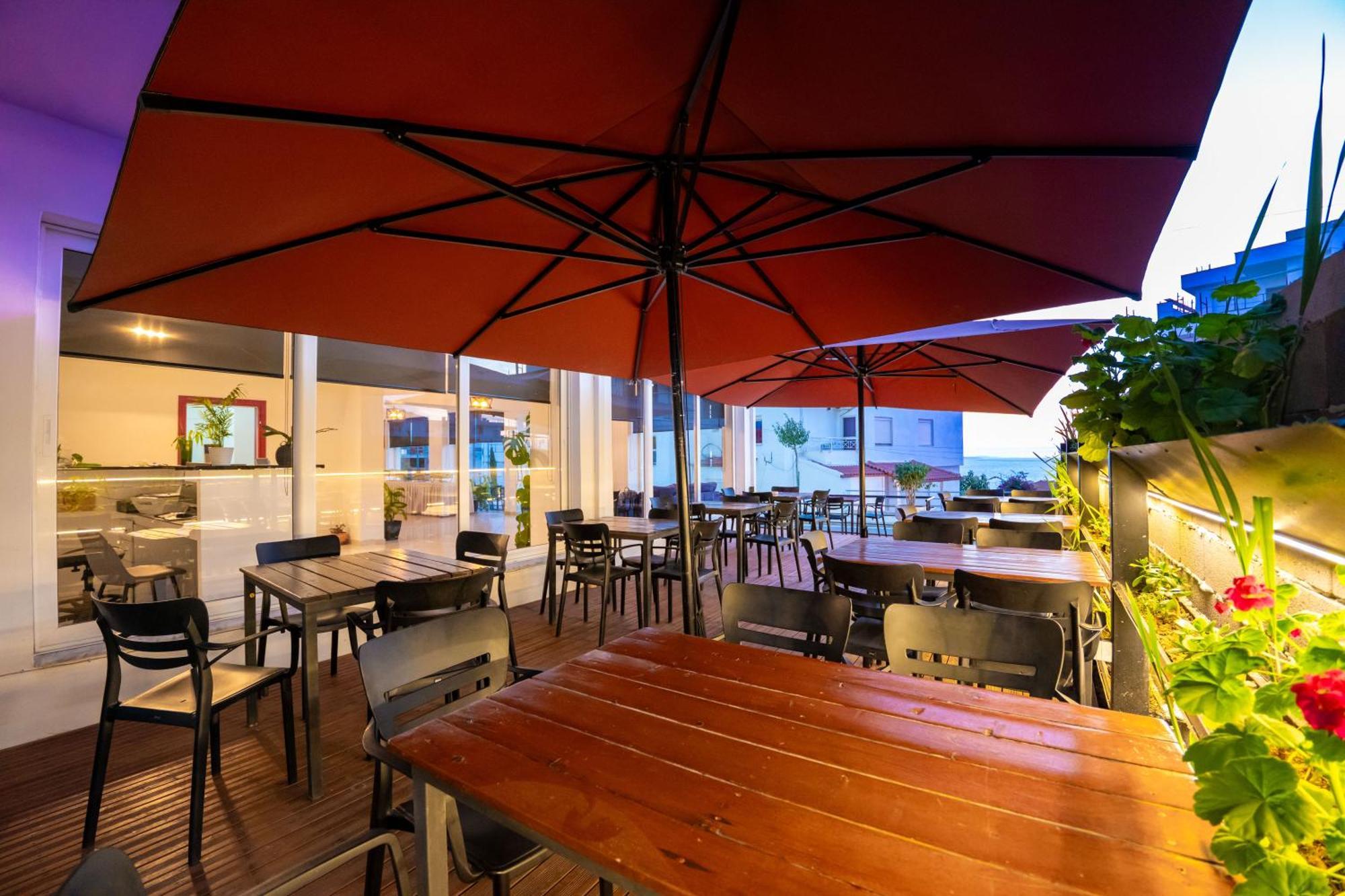 Alnes Hotel Sarandë エクステリア 写真